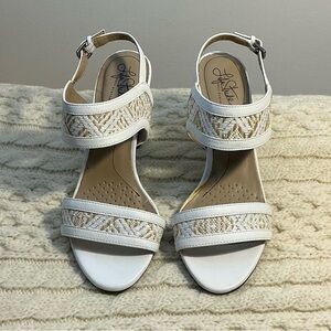 Life Stride White and Tan Women's Block Heel Sandals Size 9.5M